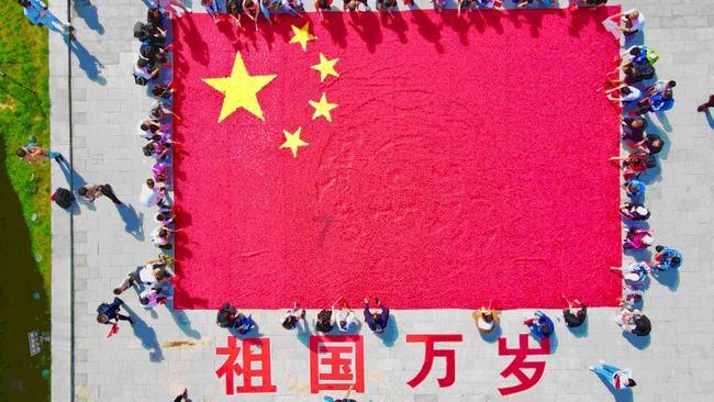 孩子不想上学，因为他逃学，现在已经在家停课了，我该怎么去劝导他呢游戏画面